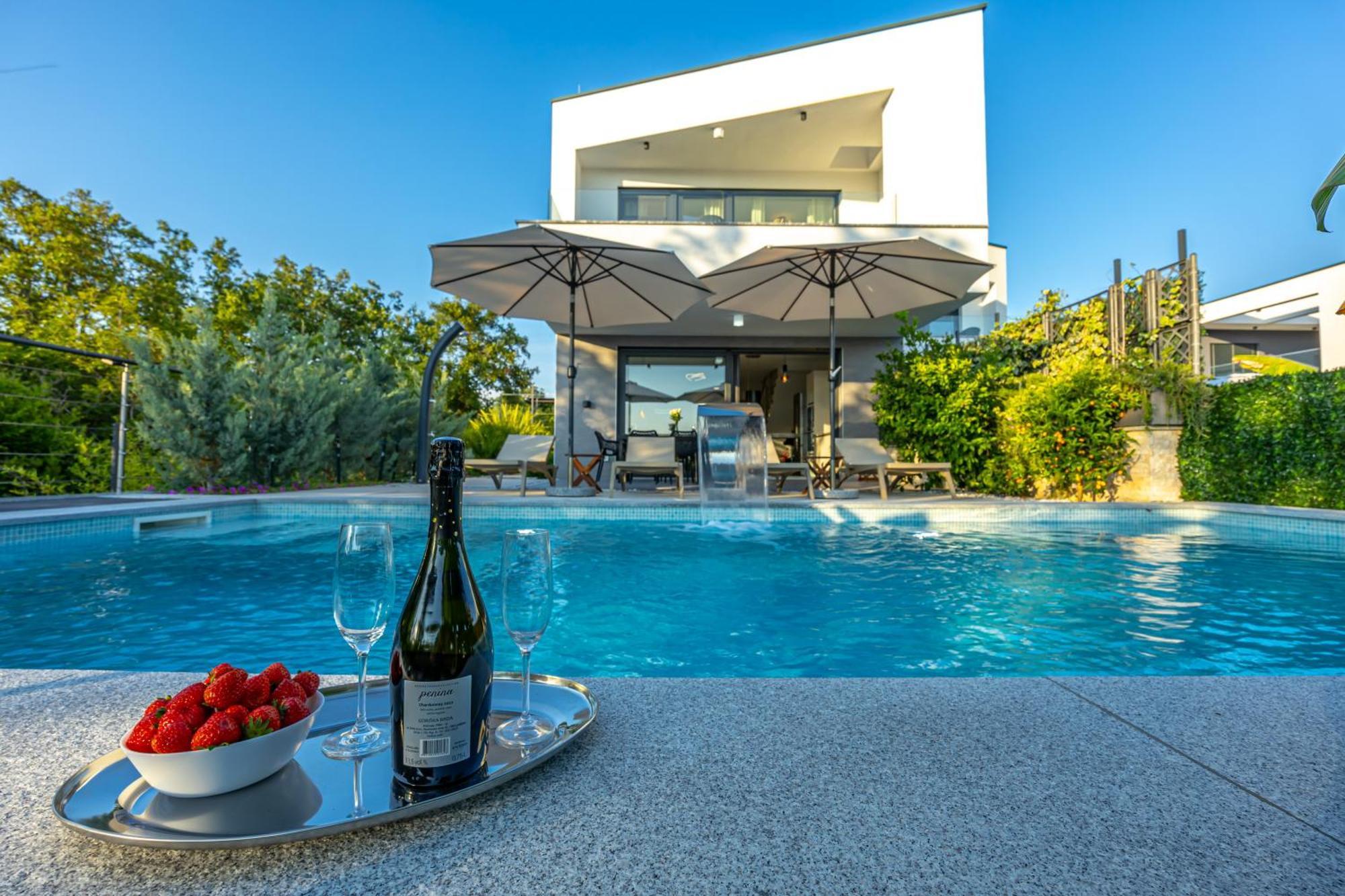 Villa Luxury White Sails